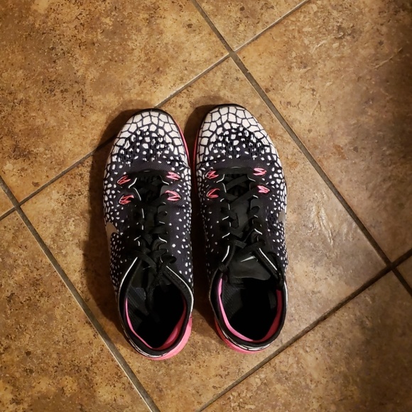 Shoes - Picture 2 of 6